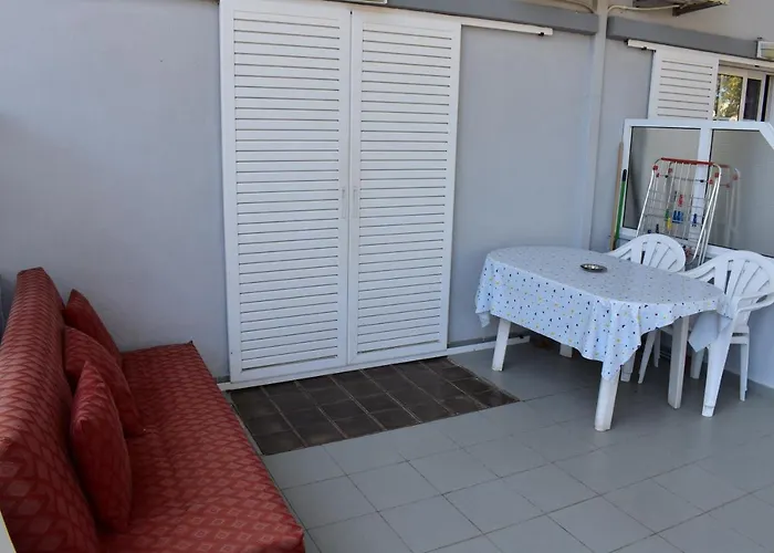 Apartahotel Galanis And *