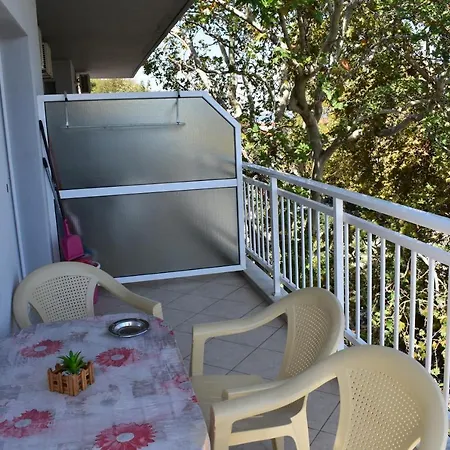 Aparthotel Galanis And *